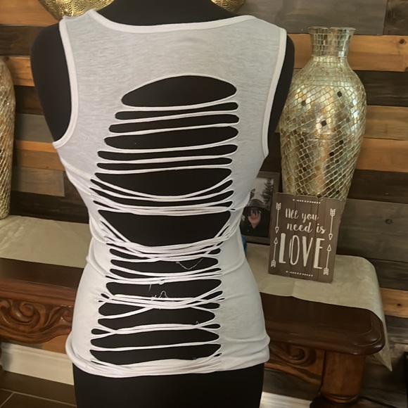 Top white medium - Picture 2 of 2